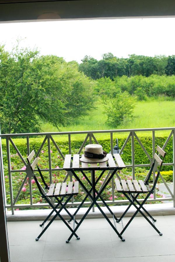 Baan Rub Lom By Jane Apartment Pakchong Luaran gambar
